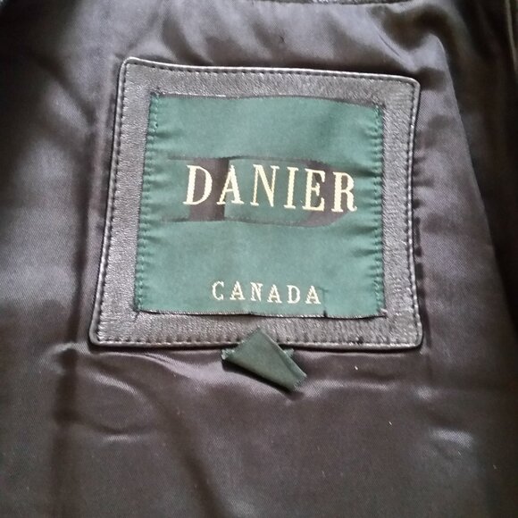 Ladies Danier leather coat. - Picture 2 of 5